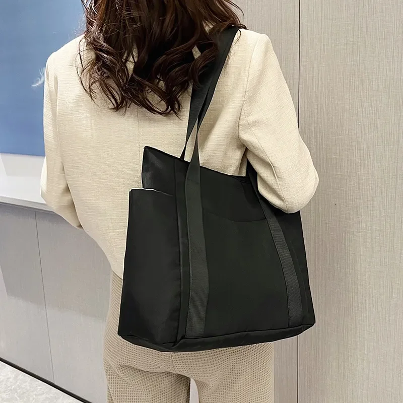 2024 Borsa da donna nuova Borsa tote in tinta unita Borsa a tracolla per pendolarismo Per il tempo libero Borsa semplice per mamma Borsa per uscire Borsa in nylon di grande capacità_voghion.com