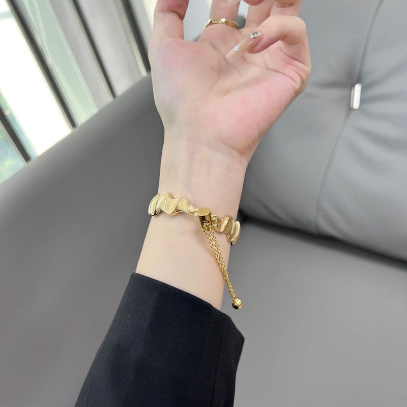 Robustes Feinmetallarmband mit elegantem Wellendesign für Ihre Uhr_voghion.com