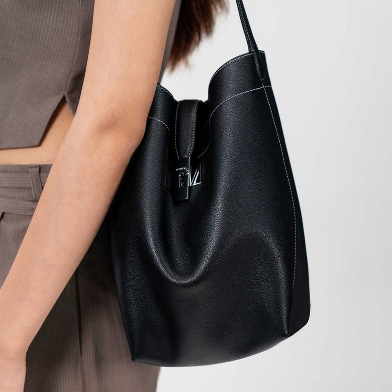 Women's Korean Version New Large Capacity Bucket Commuter Handbag Niche Vintage Shoulder Tote Bag_voghion.com