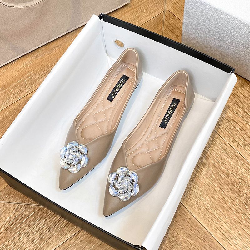 318-7 Huidong Yixin Da 2025 Pointed Toe Single For Women French Niche Soft Sole Loafers Flower Flat Shoes_voghion.com