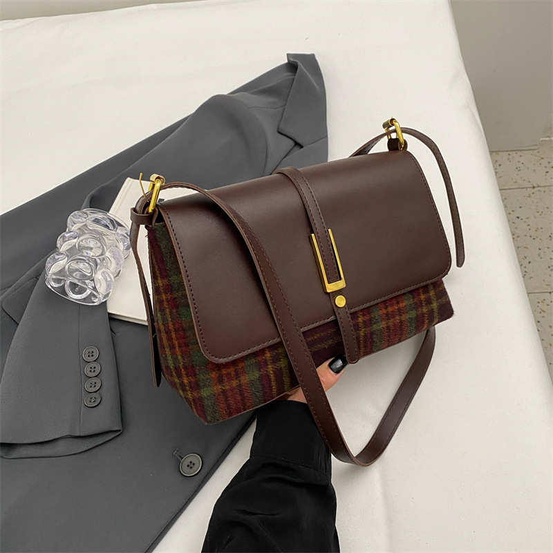 Årets populære lille veske for kvinner høst og vinter allsidig 2023 ny retro én-skulder crossbody-veske for kvinner teksturert liten firkantet veske_voghion.com