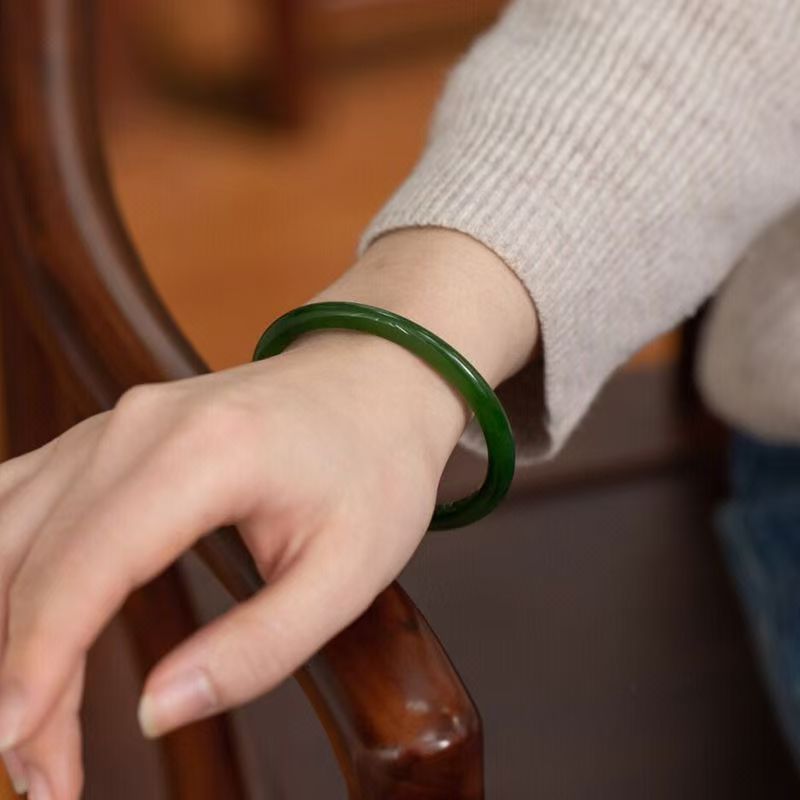 Hurtowa, ręcznie robiona okrągła bransoletka z jadeitu w stylu Tanxi z Xinjiang, z zielonkawym odcieniem i brzęczącym dźwiękiem. Łańcuszek na rękę._voghion.com