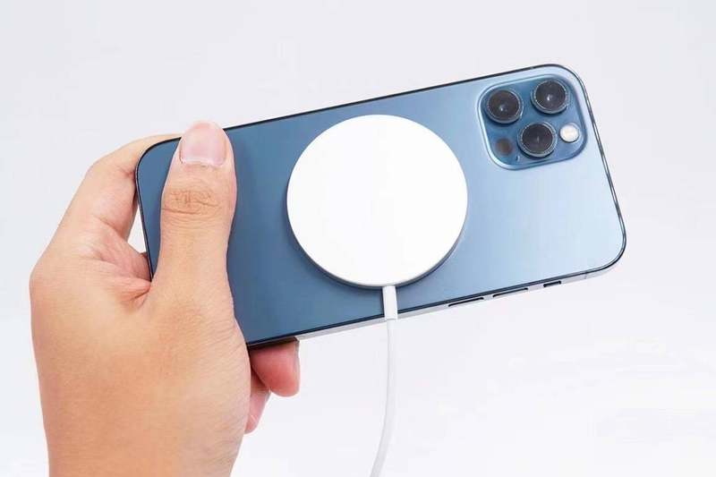 15W draadloze oplader voor iPhone 15/16 Pro, 4-spoel sterke magnetische snellaadpad, compatibel met hoesjes, PD-gecertificeerd_voghion.com