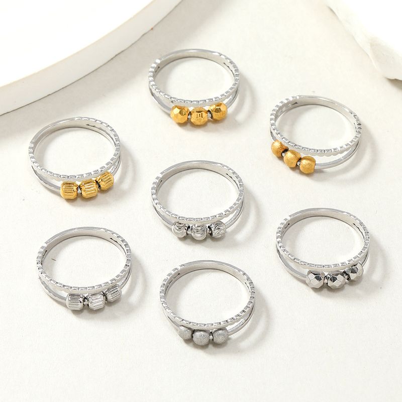 Anello in titanio alla moda con design di nicchia, anello a sfera mobile in acciaio a doppio strato cavo tagliato, accessorio di decompressione_voghion.com