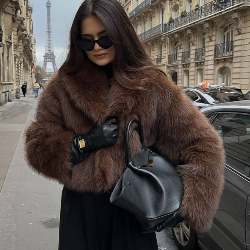 Trendiger Oversize-Kunstpelzmantel mit Revers für Damen – Flauschige, weiche, weiße Jacke im Fuchspelz-Stil mit Taschen, Streetstyle-Eleganz_voghion.com
