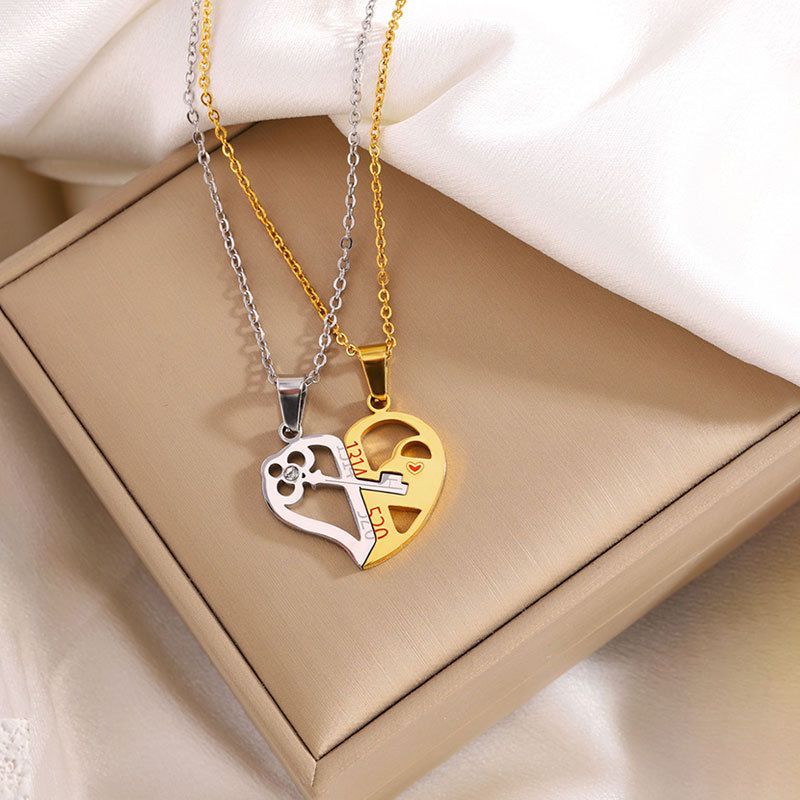 Halskette Damen Goldene Anhänger Halskette Neues Paar Gravierte 520 Halskette Titan Stahl Lichtecht Damen Leichter Luxus Nischen Herz Schlüssel Schmuck_voghion.com