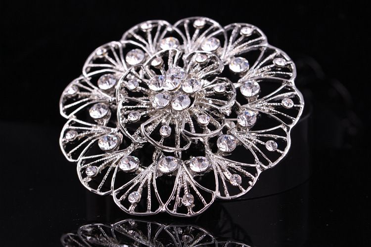 Modische und stimmungsvolle, diamantbesetzte, blumenförmige Hochzeitsbrosche aus galvanisierter Legierung für Frauen_voghion.com