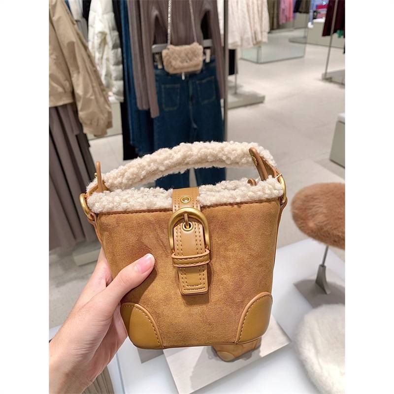 Mini borsa a secchiello vintage in pelliccia sintetica da donna - Elegante borsa a tracolla per outfit casual, accessorio invernale morbido e accogliente_voghion.com