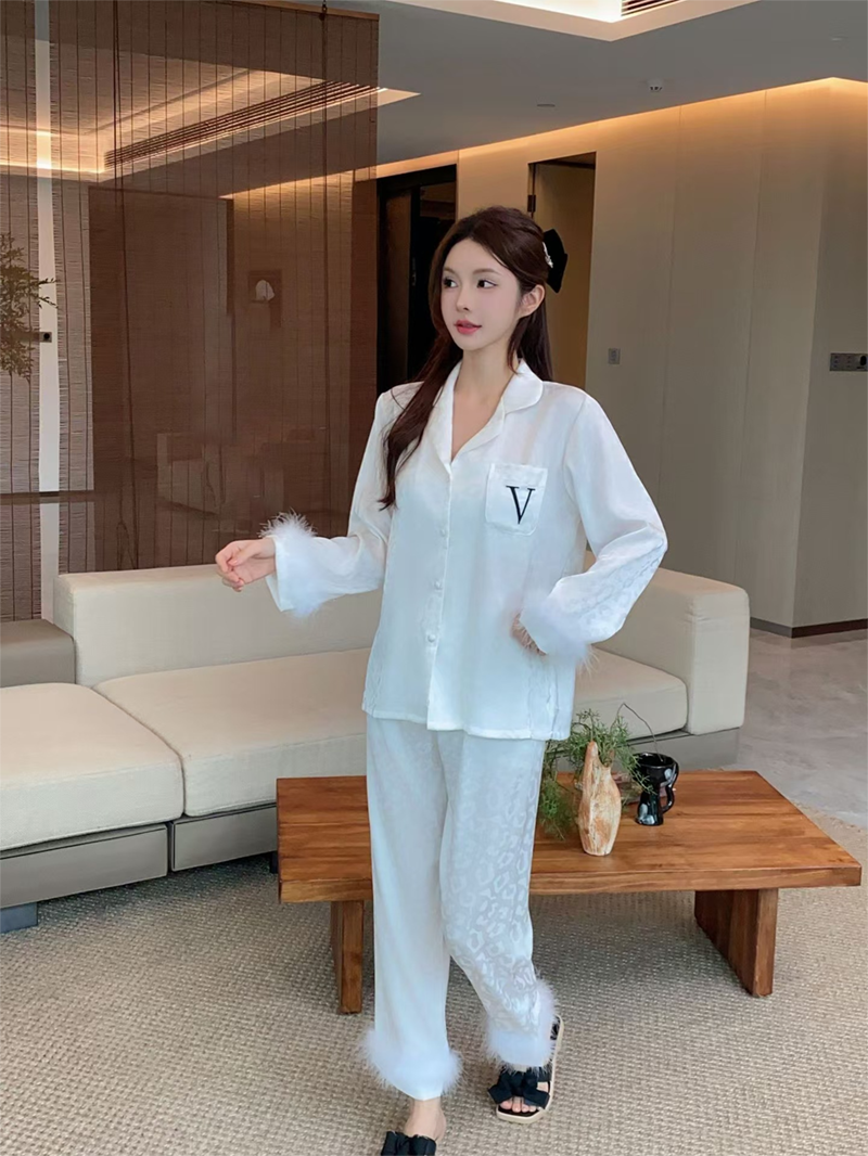 Underwear & Sleepwears Leopard Feather High End Pajamas For Women Autumn And Winter Gold Velvet Long Sleeved Comfortable Home Clothes Suit_voghion.com