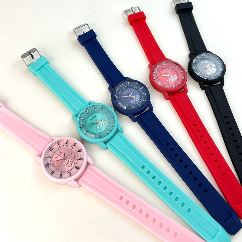 Orologio da donna al quarzo con cinturino in silicone, stile vintage, con scala digitale semplice e cuore, ideale per lavoro quotidiano, compleanno, anniversario, regalo di San Valentino_voghion.com