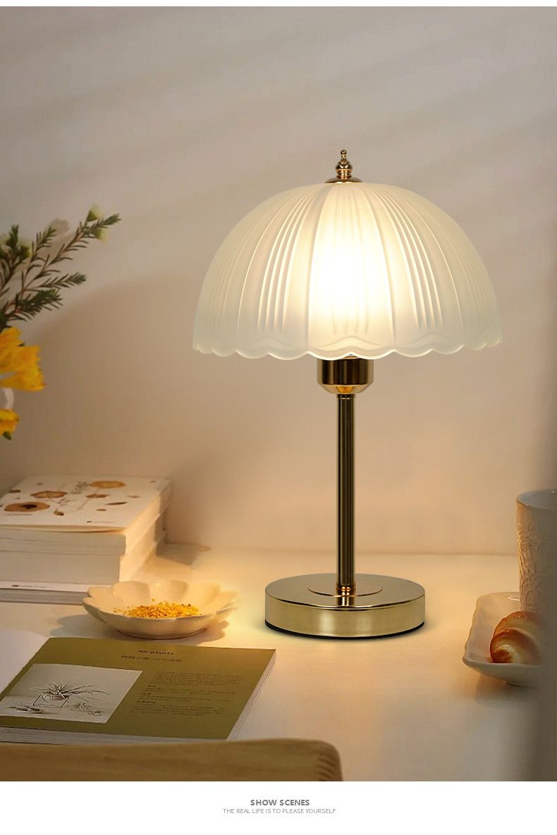 Luminária de mesa pequena de luxo com pétalas, para quarto de menina, atmosfera romântica, criativa e simples de alta qualidade_voghion.com