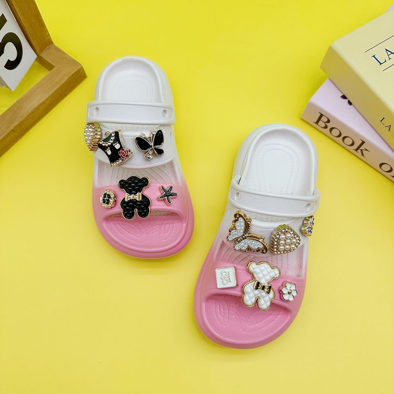 Chaussons tendance motif ours noir et blanc pour parents et enfants, nouvelles sandales polyvalentes plates antidérapantes à semelle souple pour garçons et filles_voghion.com