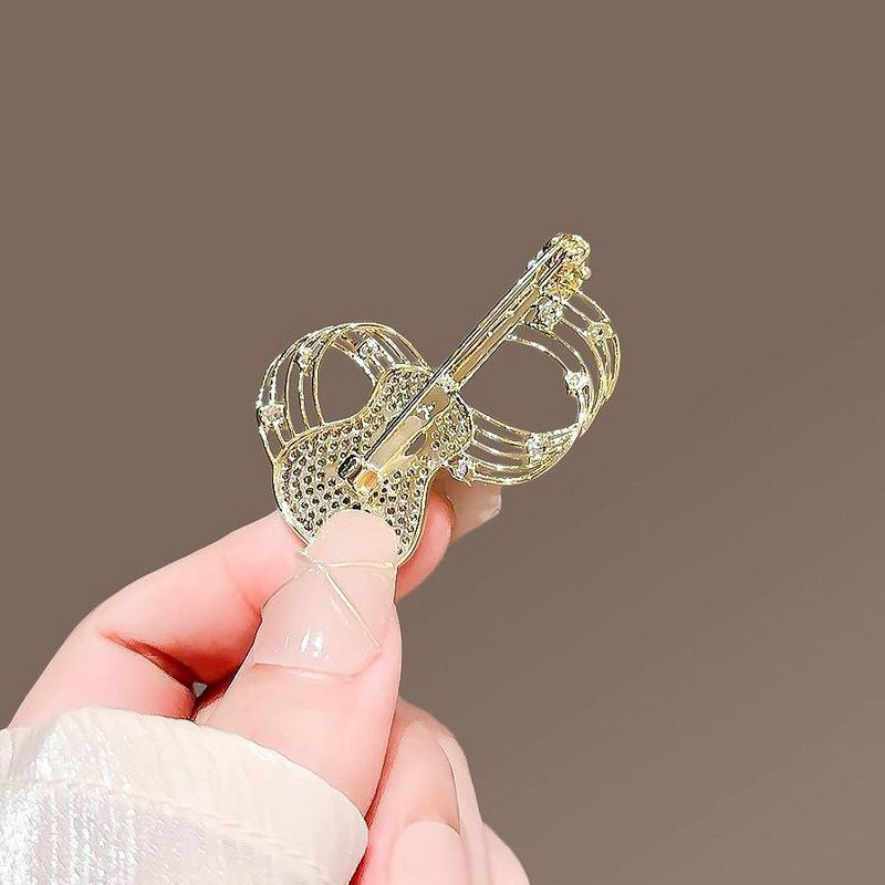 Design Sense Personality Music Note Guitar Brooch High Sense Temperament Clothes Pin New Suit Accessories_voghion.com