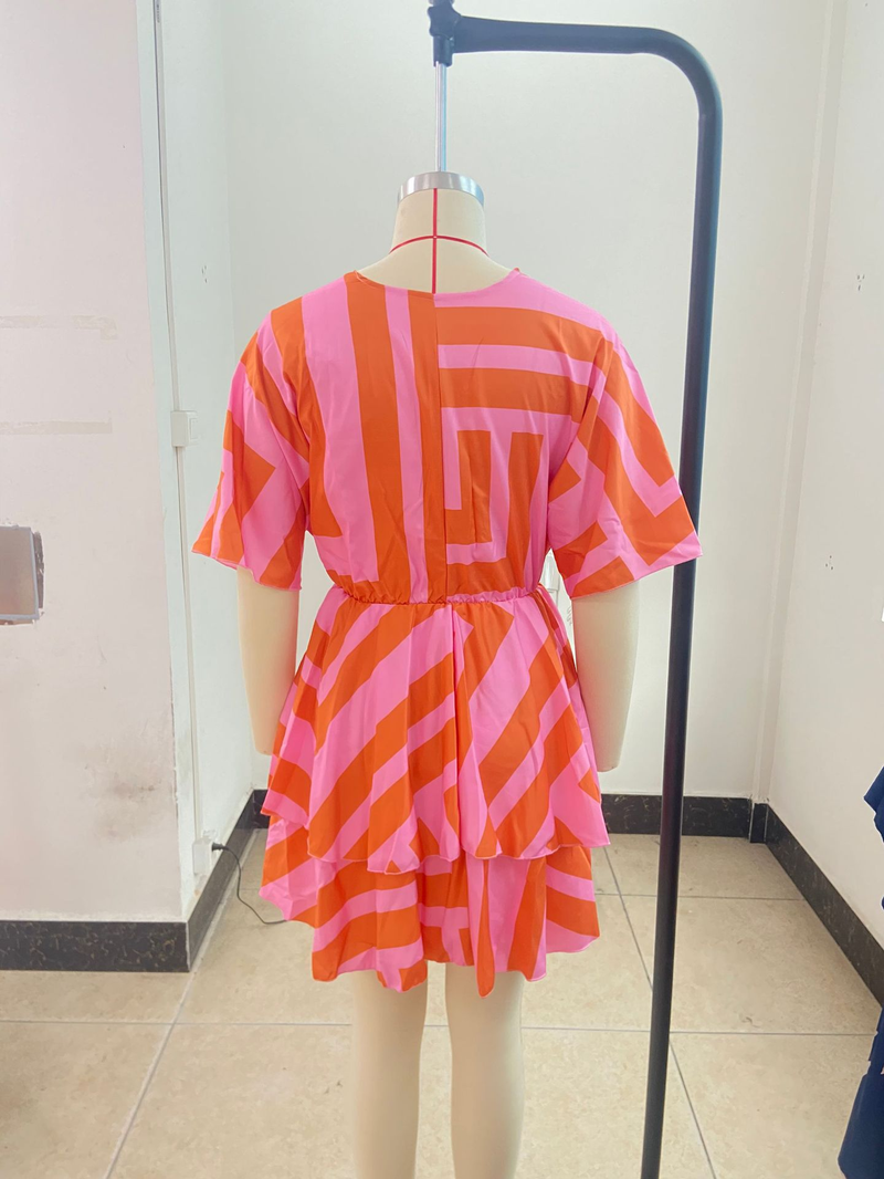 Damenkleid mit lockerem V-Ausschnitt und Fledermausärmeln_voghion.com