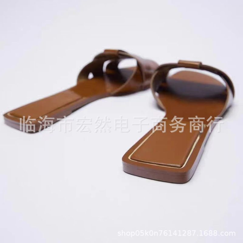 2024 zomer nieuwe vierkante platte bodem minimalistische damessandalen en pantoffels met vierkante kop voor extern dragen_voghion.com