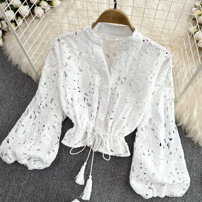 Conjunto feminino de duas peças com camisa curta e manga lanterna, cintura alta e saia justa em A_voghion.com
