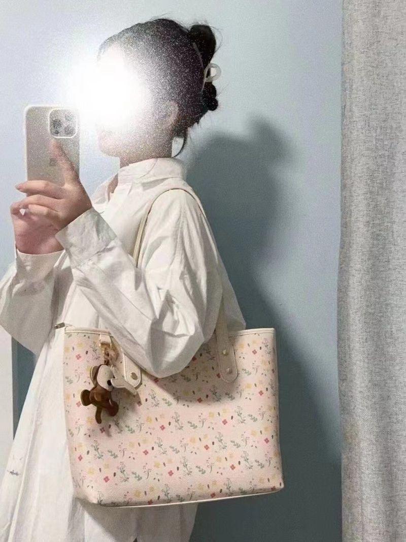 2024 new niche tote for women, college student class large capacity commuting hand-held shoulder bag_voghion.com