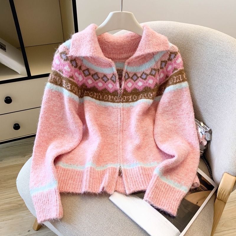 Cardigan in maglia Fair Isle – Carré ricamato a mano di ispirazione nordica e colletto in pelliccia sintetica (taglia unica, capo essenziale per l'inverno, con cerniera frontale)_voghion.com