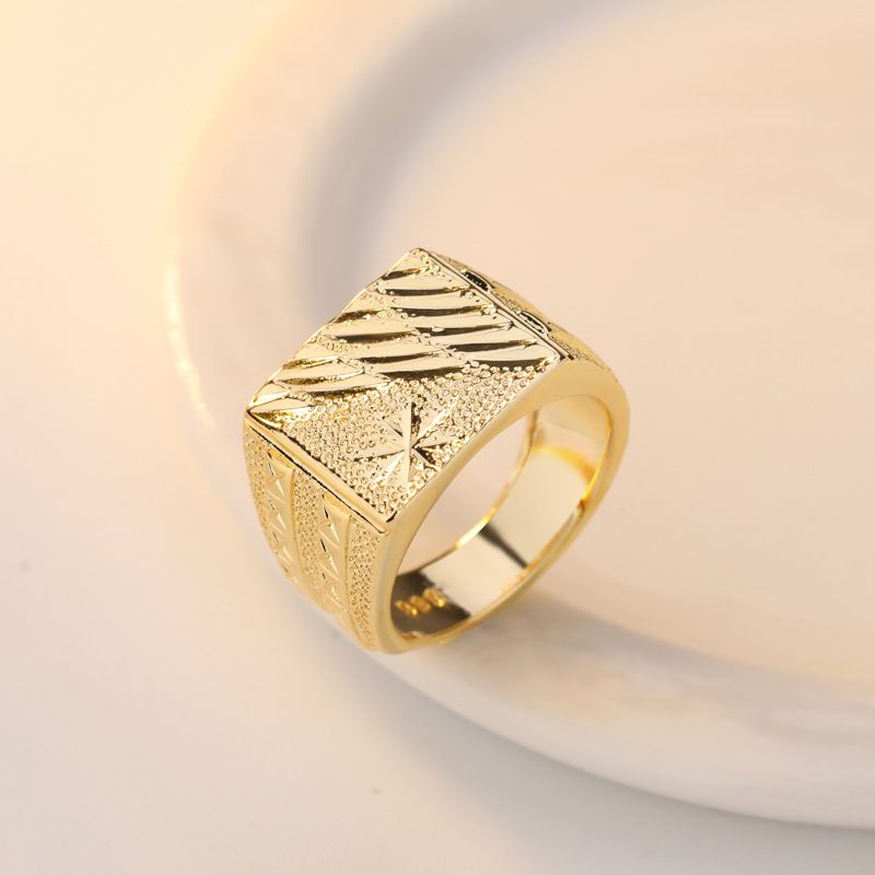 Anello aperto da uomo placcato in rame con fiore in oro opaco Zhenrong Lao_voghion.com