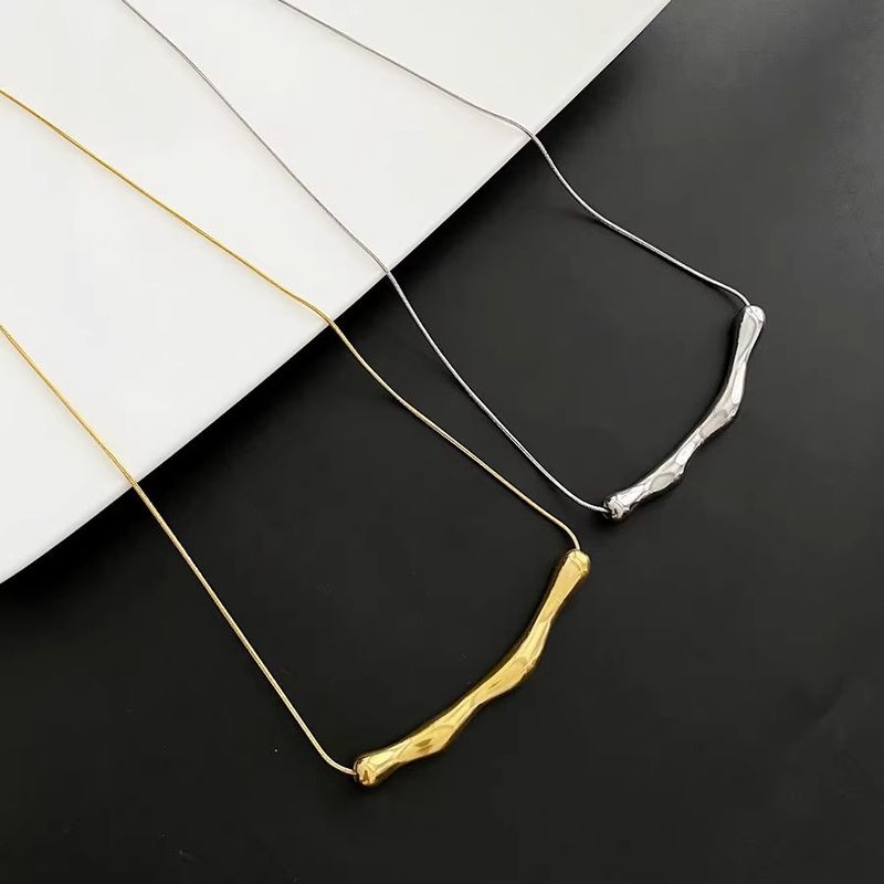 Kleine Nischen-Design Titanstahl unregelmäßige plissierte Halskette für Frauen Sommer coolen Stil Schlüsselbein kurzen Hals_voghion.com