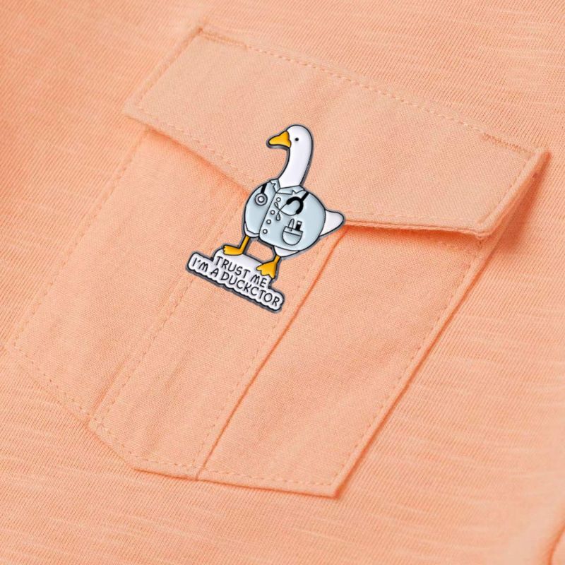 Neue Ente Arzt Legierung Emaille Brosche Cartoon Niedlichen Tier Abzeichen Kleidung Tasche Hut Zubehör_voghion.com