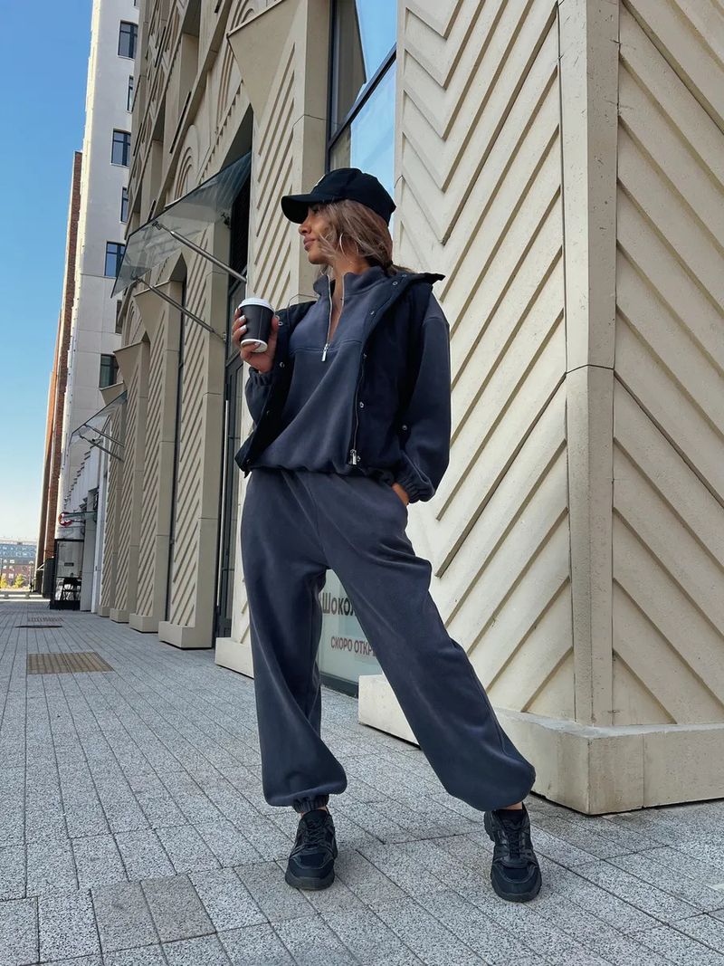 Lässiges Set aus Fleece-Kapuzenpullover und Jogginghose für Damen – locker sitzendes Sweatshirt mit Stehkragen und Hose mit elastischem Bund (Beige, Dunkelgrau, Khaki)_voghion.com