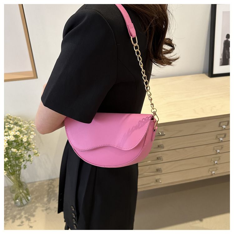 Piccola borsa a mano per donna 2024 nuova borsa a tracolla singola alla moda primavera ed estate, design di nicchia, tracolla larga,_voghion.com