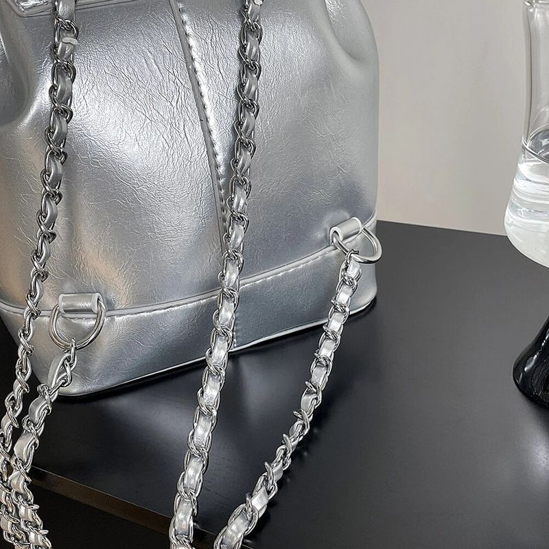 Mochilas femininas de couro PU com cordão, grande capacidade, corrente, alças de ombro ajustáveis, cor sólida, bolsa de viagem_voghion.com
