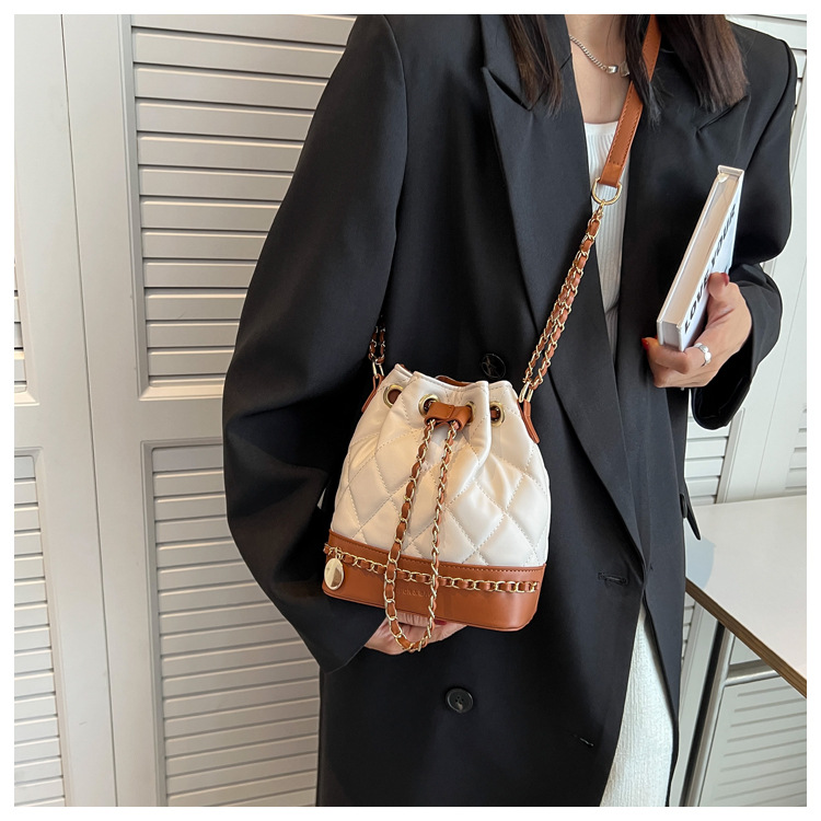 Beliebte Handtasche frauen Tasche 2023 Herbst/Winter Neue Mode Vielseitige Mode Kette Umhängetasche Wasser Eimer Tasche_voghion.com