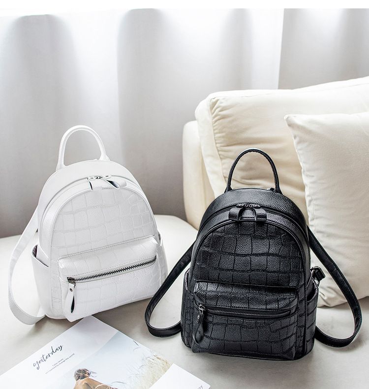 2025 Nuova edizione coreana modello coccodrillo borsa alla moda in rilievo zaino PU piccolo per il tempo libero da donna_voghion.com