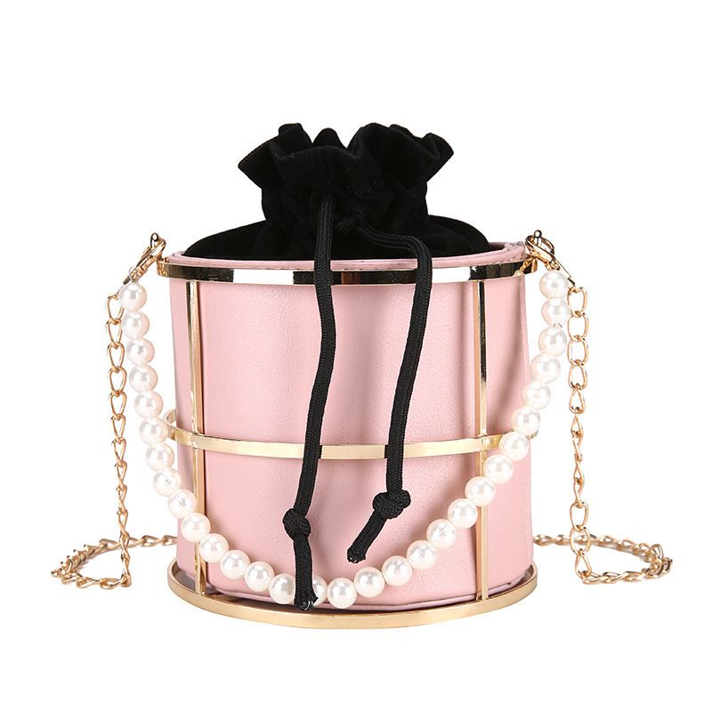Articolo caldo Iron Art Hollow Drawstring Bucket New Ins Trend Pearl Handheld Chain Elegante borsa a tracolla_voghion.com