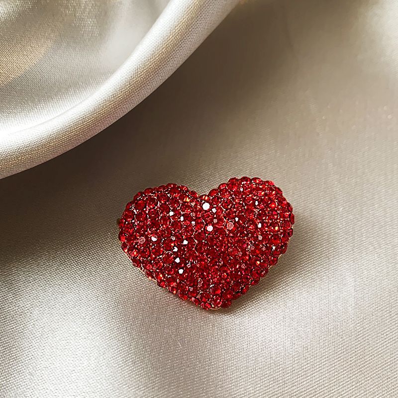 Fashion Red Love Brooch High-end Niche High-end Accessories Fixed Exquisite Pin Clothes Corsage Temperament_voghion.com