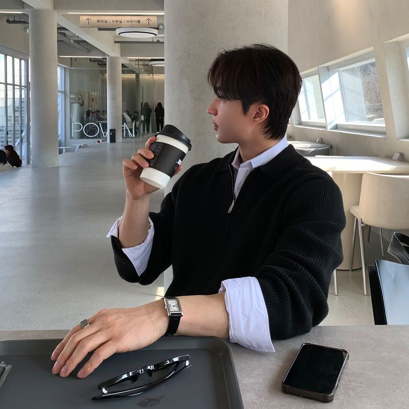 Koreanischer Turn-Down-Pullover mit halbem Reißverschluss und Polokragen für Herren, High-End Cleanfit, neues lässiges Strickoberteil für den Frühherbst_voghion.com