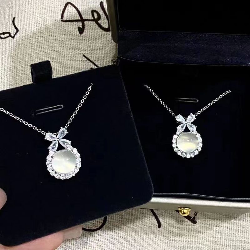High Ice Madagascar Inlaid With Silver Plated Chalcedony Escaping Princess Pendant Same Style_voghion.com