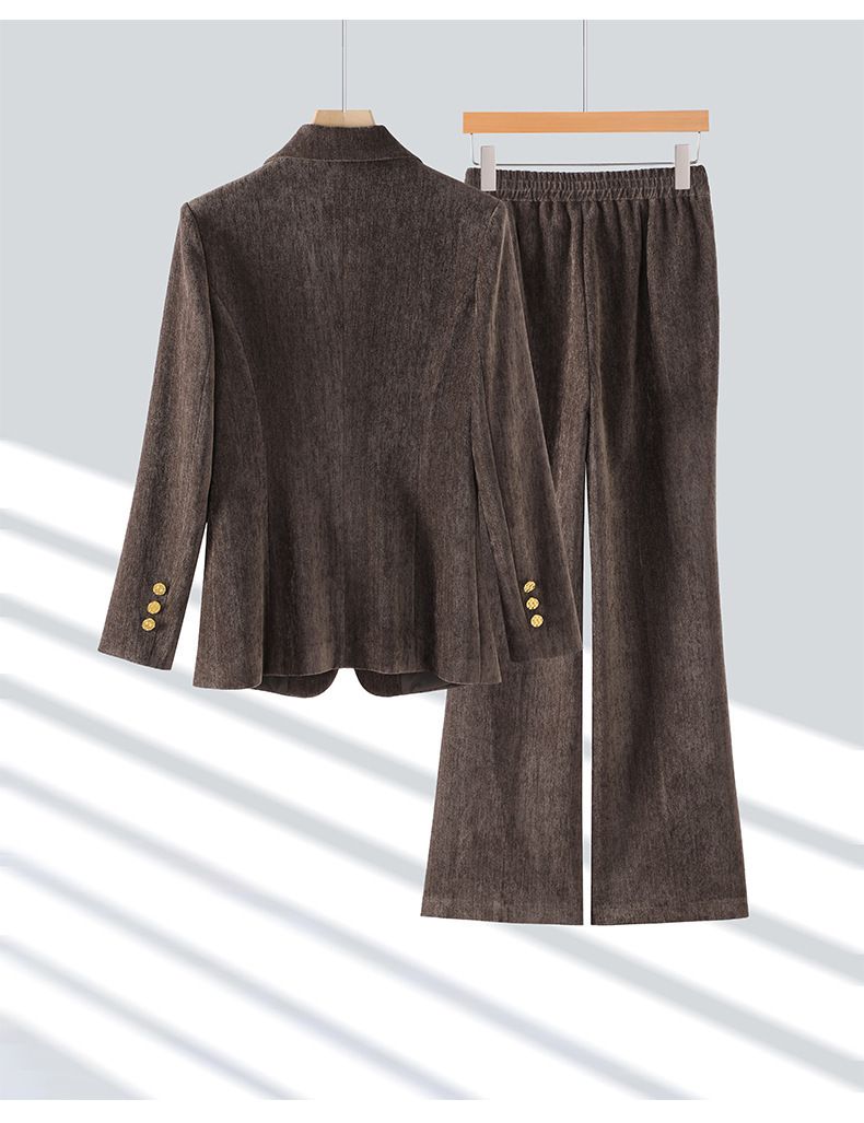 Fluwelen blazerset – elegant en vrouwelijk, luxe fluwelen textuur voor de herfst_voghion.com