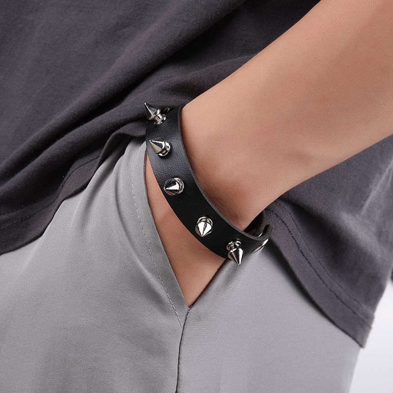 Nuovo braccialetto in pelle con borchie alla moda, stile punk rock_voghion.com