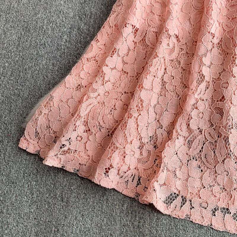 Abito da donna di alta classe, elegante, con colletto, a maniche corte, nuovo, con vita sottile e gonna lunga in pizzo._voghion.com