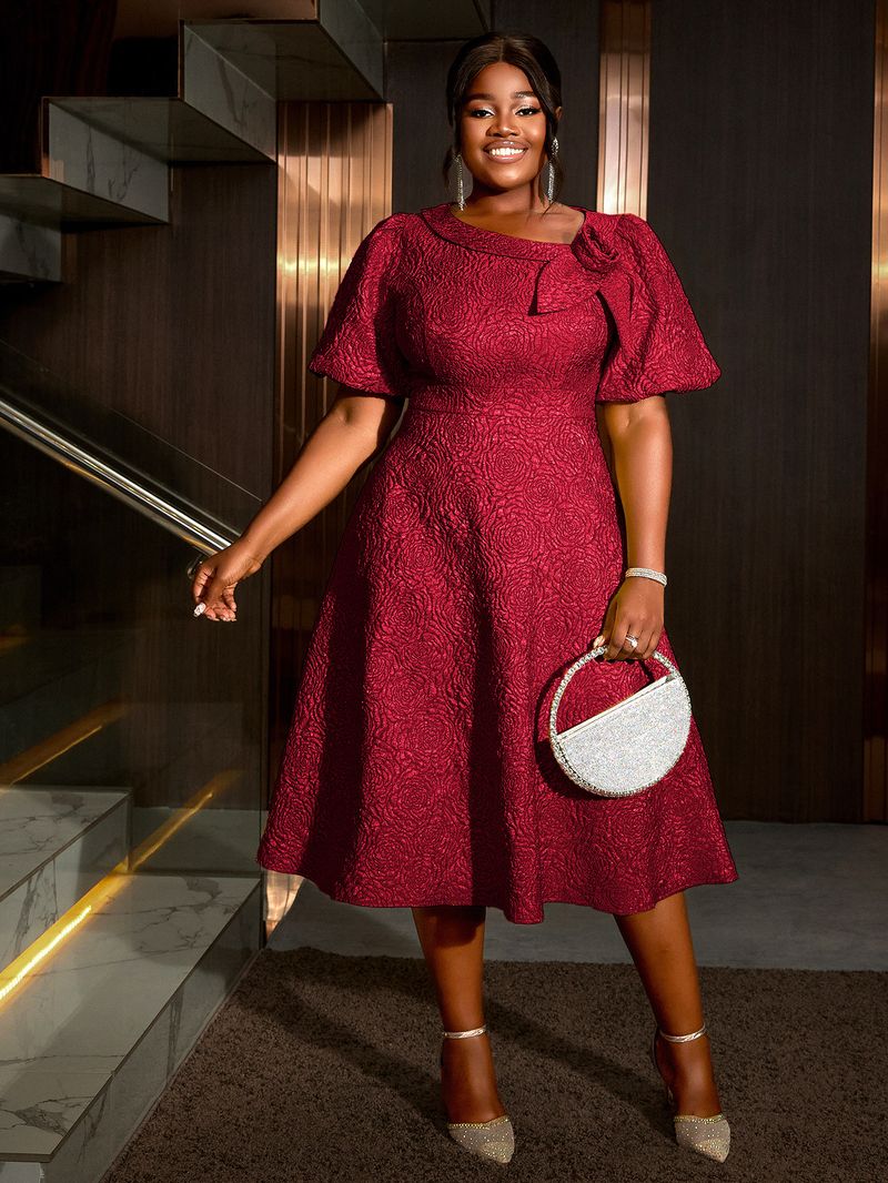 Vestido elegante plus size com mangas bufantes – jacquard floral de cintura alta, decote assimétrico, poliéster elástico (confortável para a noite e para o escritório)_voghion.com