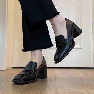 Rindsleder-Loafer für Damen, High Heels, britischer Stil, schwarze Pendlerschuhe mit quadratischer Zehenpartie aus echtem Leder mit klobigem Absatz_voghion.com