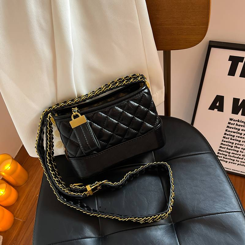 Borsa di alta qualità nuova catena nicchia moda vagabonda 2024 fragranza borsa a tracolla singola borsa da donna Ring-check_voghion.com