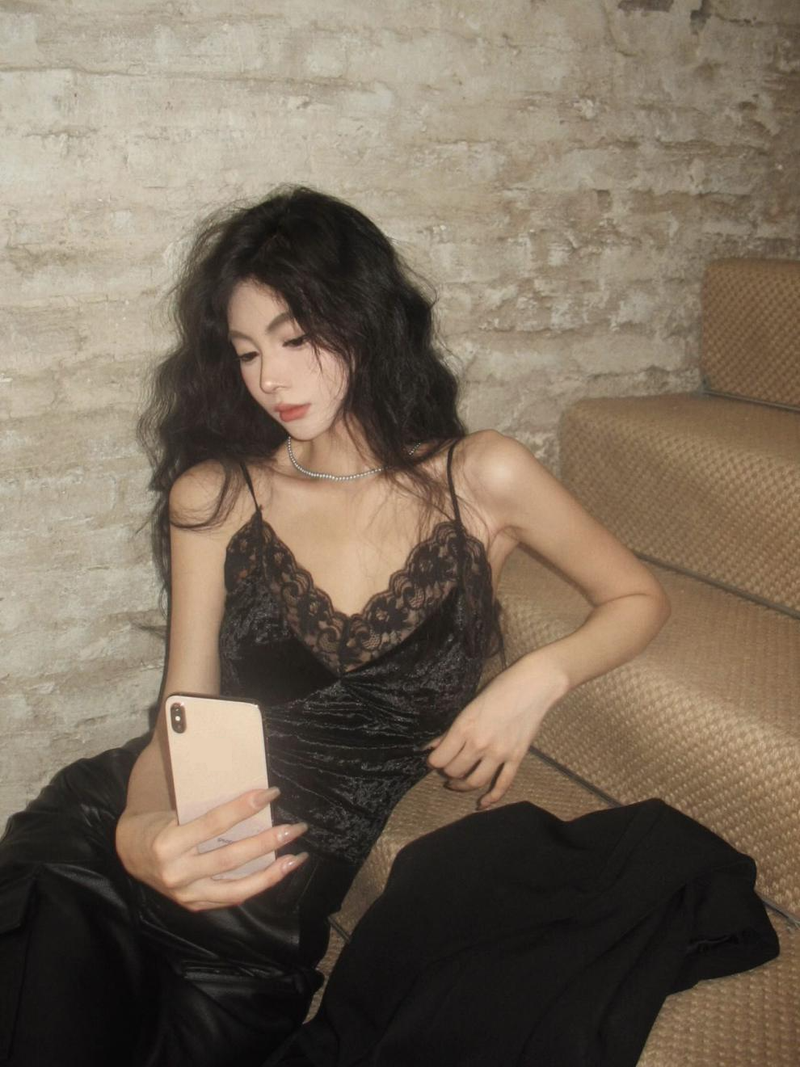 Intimo e pigiami in pizzo oro e velluto con cuciture, tutto abbinato, comodo reggiseno con parte superiore del seno laterale e splendida schiena._voghion.com