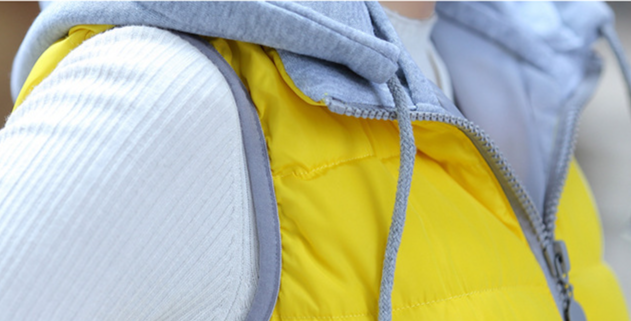 Gilet matelassé à capuche colorblock pour femme – Gilet matelassé réversible léger aux couleurs acidulées_voghion.com