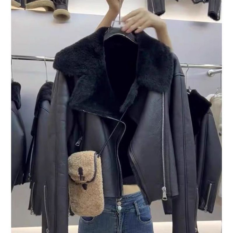 Abbigliamento da donna, abbigliamento da motociclista corto, cappotto in pelliccia sintetica di agnello e lana nera, giacca con revers in pelle da donna per autunno e inverno_voghion.com