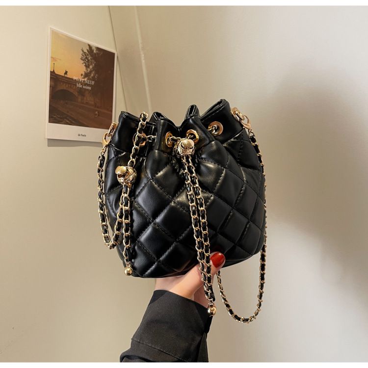 Damen Bucket Bag Diamond Chain Crossbody Bag Kleine Bucket Bag mit Kordelzug Leichte, luxuriöse, runde Bucket Bag Umhängetasche Crossbody Bag Frau_voghion.com