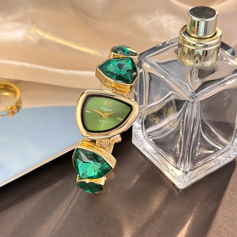 Combinazione di colori Design irregolare Orologio con grandi diamanti Orologio di nicchia di lusso Colore Moda Alto senso Lavoro Quotidiano Compleanno Anniversario Regalo di San Valentino_voghion.com