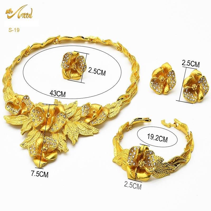 Set di 4 gioielli con collana, bracciale, anello e orecchini per donna_voghion.com