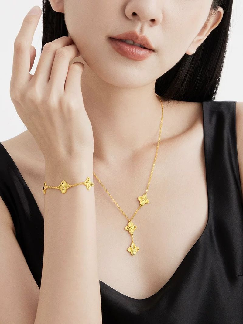 Köp samma stil med krossad is, fem-bladig fyrklöver, guldfärgat nischljus, matchande armband för kvinnor_voghion.com