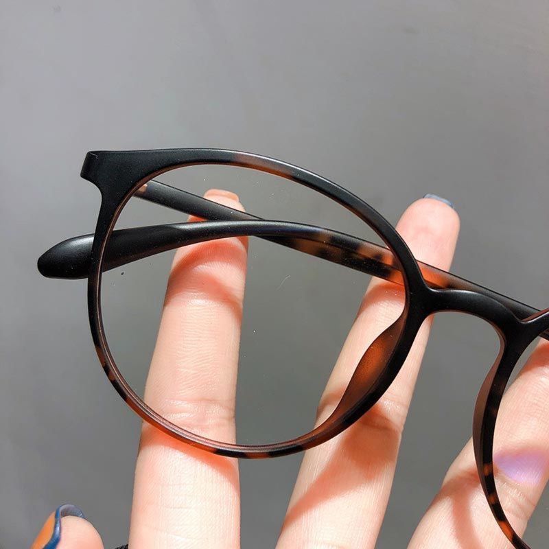 Round Fashionable Women's Eyeglass Frames With Blue Light Protection_voghion.com
