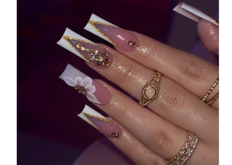 Golden glitzerndes rosafarbenes, rüstungstragendes V-förmiges französisches, weißes Randblumen-Pflaster mit dreidimensionalem Strasssteinchen_voghion.com