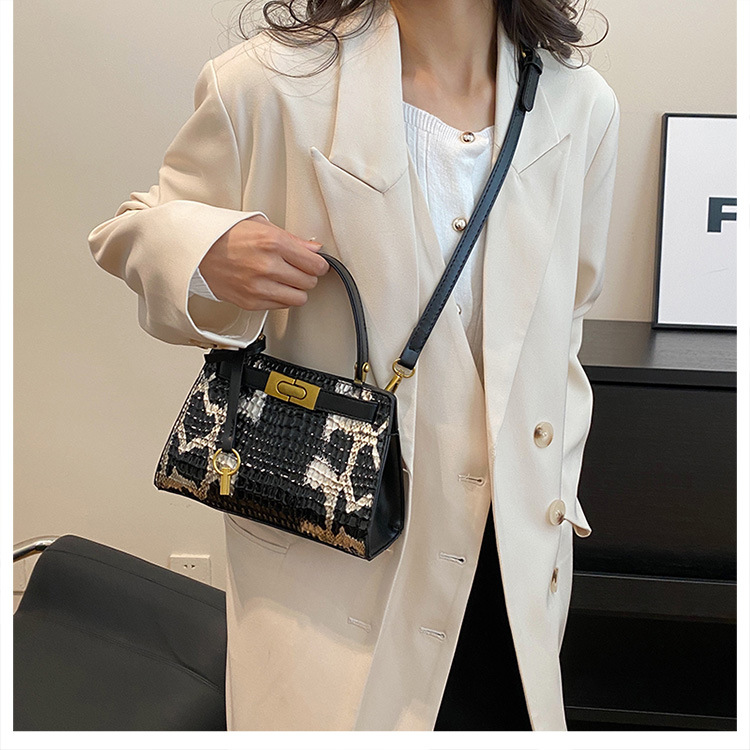 Väskor Dam 2023 Nya Handväskor med stor kapacitet High-end textur Krokodilmönster Medelålders Mother Bag Crossbody Bag_voghion.com